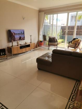 Vende-se Moradia, tipo4 no bairro da costa do sol triunfo 1