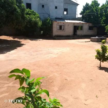 Vende-se Ruína, tipo2 no bairro de Albasine