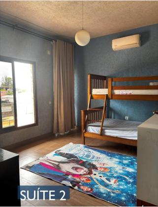 Vende-se Moradia triplex, tipo4 no bairro Magoanine CMC