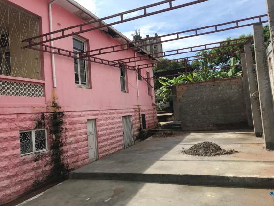 Vende-se terreno, com uma área de 25/40m na Av. 24 de Julho