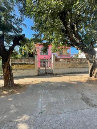 Vende-se terreno, com uma área de 25/40m na Av. 24 de Julho
