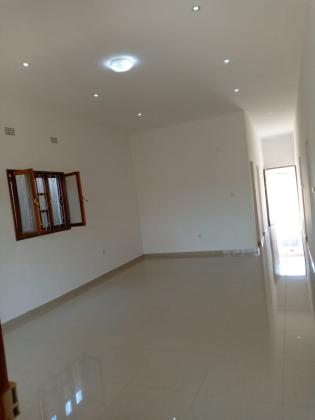Vende-se este bal vivenda, tipo3 no bairro de laulane muito próximo ao mercado laulane a 120 metros da Rua da Beira