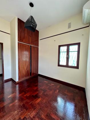 Arrenda-se um apartamento tipo 3 na Amilcar Cabral casa limpa e com estacionamento para 2 viaturas