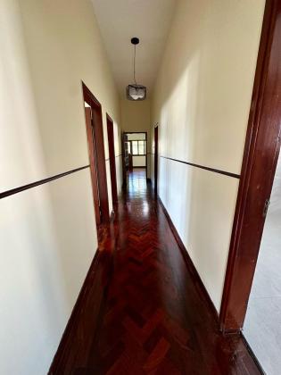 Arrenda-se um apartamento tipo 3 na Amilcar Cabral casa limpa e com estacionamento para 2 viaturas