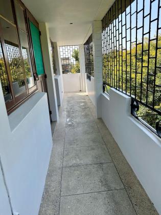 Arrenda-se um apartamento tipo 3 na Amilcar Cabral casa limpa e com estacionamento para 2 viaturas