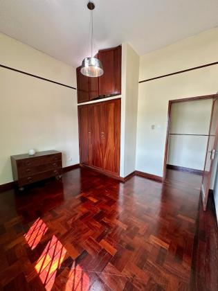 Arrenda-se um apartamento tipo 3 na Amilcar Cabral casa limpa e com estacionamento para 2 viaturas