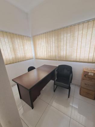 Arrenda se sala de escritorio com dois compartimentos num business centre mobilado climatizado no bairro polana cimento avenida Agostinho Neto