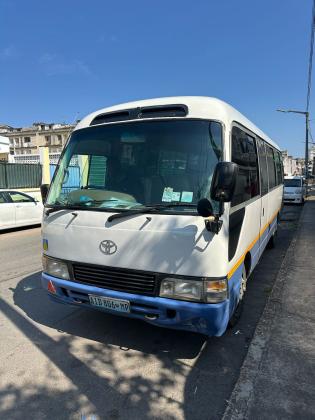 Toyota Coaster 29 Lugares - Motor HZ