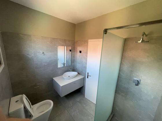 ARRENDA-SE MORADIA T3, 3WC, PISCINA,  NO CONDOMÍNIO SUPER MARÉS.