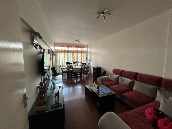 VENDE-SE APARTAMENTO T3 no 1° andar Rua Nachinwea, próximo a Escola Internacional* Prédio Médio.