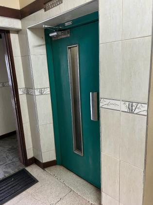 VENDE-SE APARTAMENTO T3 no 1° andar Rua Nachinwea, próximo a Escola Internacional* Prédio Médio.