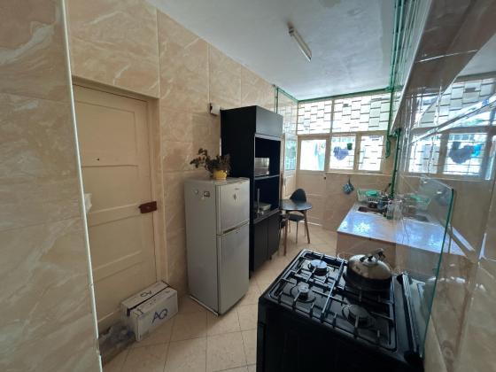 VENDE-SE APARTAMENTO T3 no 1° andar Rua Nachinwea, próximo a Escola Internacional* Prédio Médio.