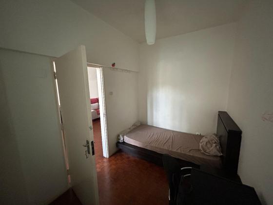 VENDE-SE APARTAMENTO T3 no 1° andar Rua Nachinwea, próximo a Escola Internacional* Prédio Médio.