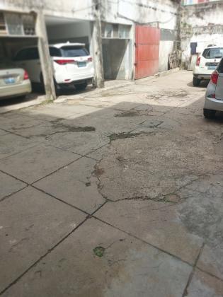 Vendo Apartamento T3 no Bairro central super espaçoso 1°andar