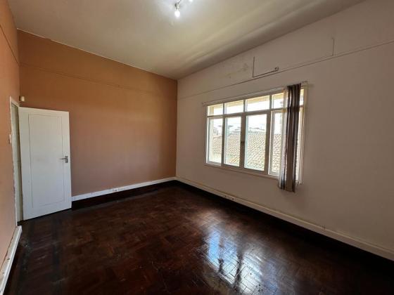 Vendo Moradia Geminada T3 no Alto-maé com quintal grande + anexo com wc