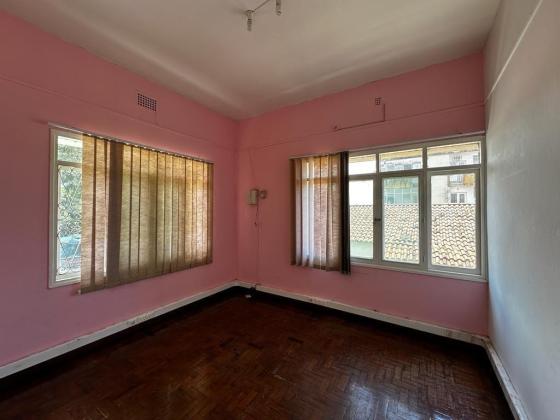 Vendo Moradia Geminada T3 no Alto-maé com quintal grande + anexo com wc
