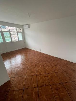 Arrendo Apartamento T2 na Polana Rua do Kassuende prédio curto