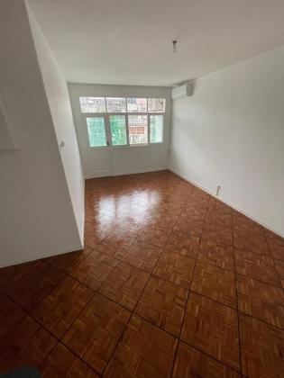 Arrendo Apartamento T2 na Polana Rua do Kassuende prédio curto