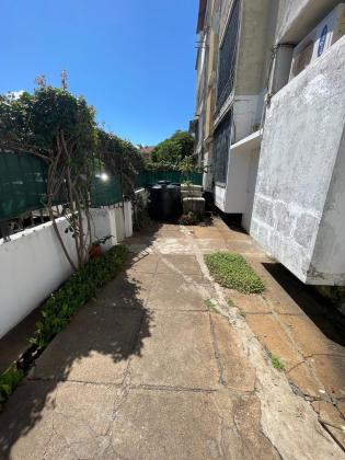 Arrendo Apartamento T2 na Polana Rua do Kassuende prédio curto