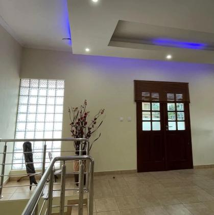Vendo Moradia Triplex T4 zona