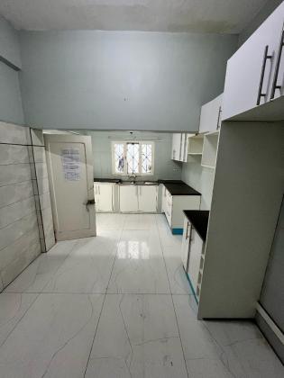Vendo Moradia Geminada T3 R/chão & 1°andar no Cemitério de Lhanguene.
