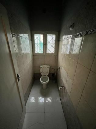Vendo Moradia Geminada T3 R/chão & 1°andar no Cemitério de Lhanguene.