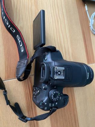 Canon EOS 700D