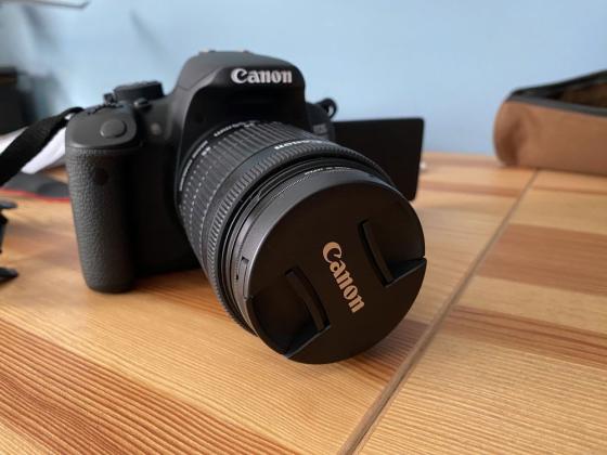 Canon EOS 700D