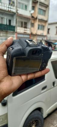 Canon EOS R100