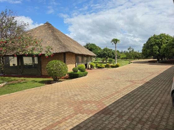 Vende-se Propriedade ( Quinta ) na Matola