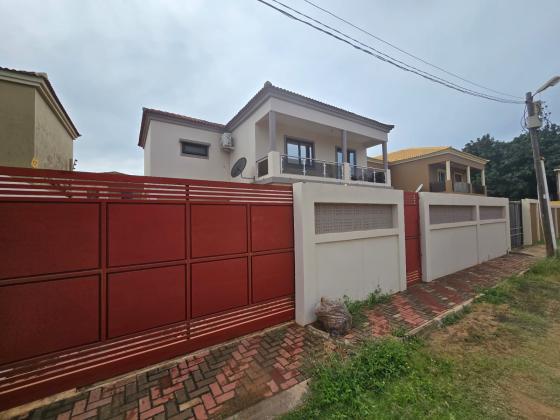 Vende-se Moradia na Matola