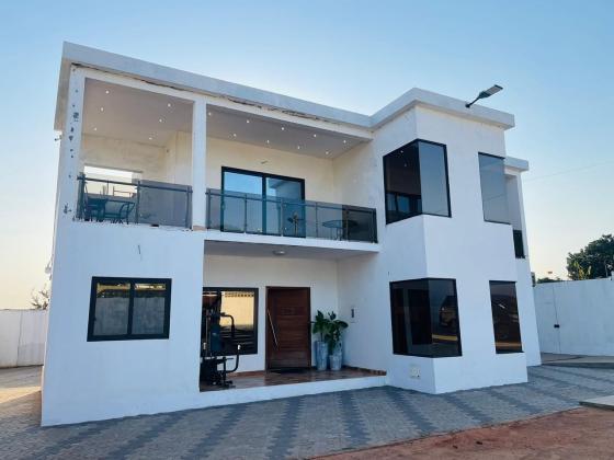 Vende-se Moradia Tipo 4 na Matola Novare