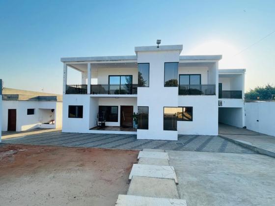 Vende-se Moradia Tipo 4 na Matola Novare
