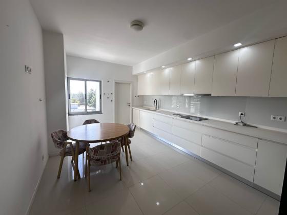 Vende-se Apartamento tipo3 no condominio 4 life na costa do sol bairro dona Alice