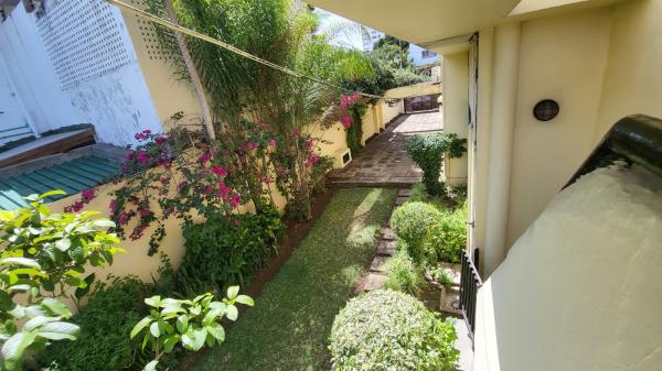 Moradia Geminada tipo-4 com 2wc's na Sommerschield1