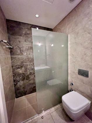 VENDE-SE NOVO E  LUXUOSO APARTAMENTO T-3, 2 SUÍTES, WC'S E COZINHA MODERNAS NA POLANA NUM EDIFÍCIO NOVO COM VISTA AO MAR A 28.000.000 MTS