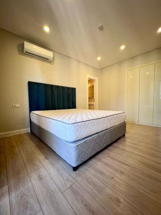VENDE-SE NOVO E  LUXUOSO APARTAMENTO T-3, 2 SUÍTES, WC'S E COZINHA MODERNAS NA POLANA NUM EDIFÍCIO NOVO COM VISTA AO MAR A 28.000.000 MTS