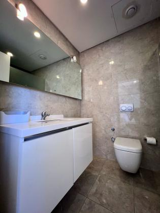 VENDE-SE NOVO E  LUXUOSO APARTAMENTO T-3, 2 SUÍTES, WC'S E COZINHA MODERNAS NA POLANA NUM EDIFÍCIO NOVO COM VISTA AO MAR A 28.000.000 MTS