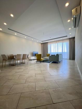 VENDE-SE NOVO E  LUXUOSO APARTAMENTO T-3, 2 SUÍTES, WC'S E COZINHA MODERNAS NA POLANA NUM EDIFÍCIO NOVO COM VISTA AO MAR A 28.000.000 MTS