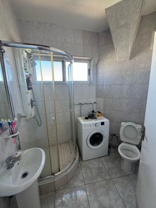 VENDE-SE APARTAMENTO TIPO-3, 2 WC'S, 6⁰ ANDAR COM ELEVADOR NOVO, COZINHA MODERNA, PARQUE PRA VIATURAS NA POLANA A 9.500.000 MT'S NEGOCIÁVEL