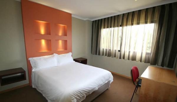 Vende-se aparthotel T1 no condomínio solar das acácias