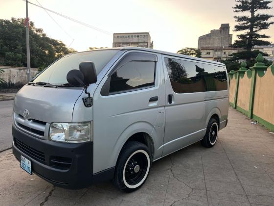 TOYOTQ HIACE RECÉM IMPORTADO