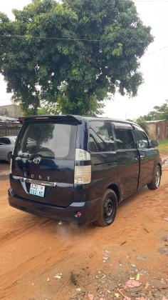 Toyota Voxy 2006