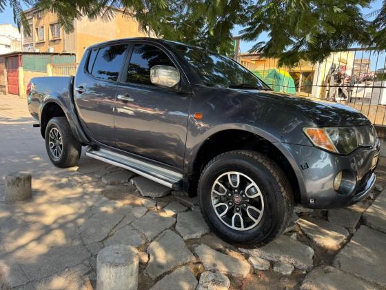 MISTSUBISHI TRITON L200