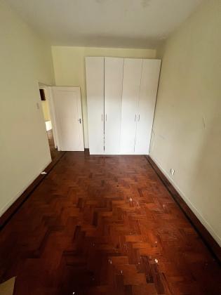 _VENDE-SE FLAT T2, NO BAIRRO POLANA AV. TOMÁS NDUDA COM AHMED SEKOU TOURÉ_