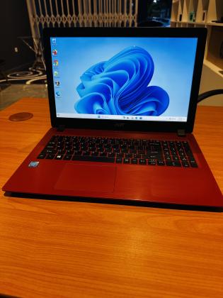 Acer Acer Aspire 315-31 Intel Celeron N3350 2GB DDR4 SDRAM ,500 GB SSHD , 15.6 Display FHD ,intel UHD Graphics , Bateria Excelente 4Horas + Carregador