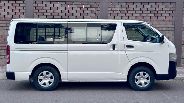 TOYOTA HIACE QUANTAM
