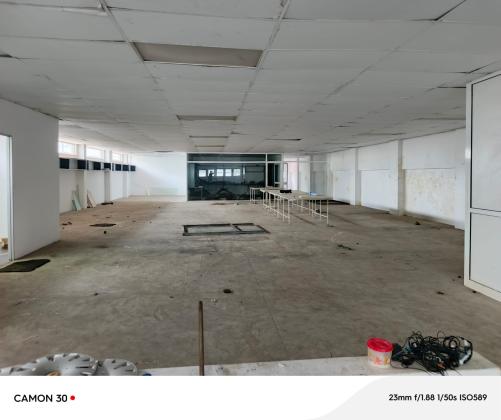 Armazem 800m2 na Baixa Cfm