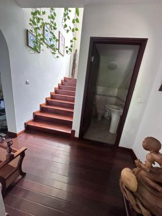 ARRENDA-DE MORADIA DUPLEX T4 MOBILADA T4 NA SOMMERSCHILD CONDOMÍNIO PALMAR