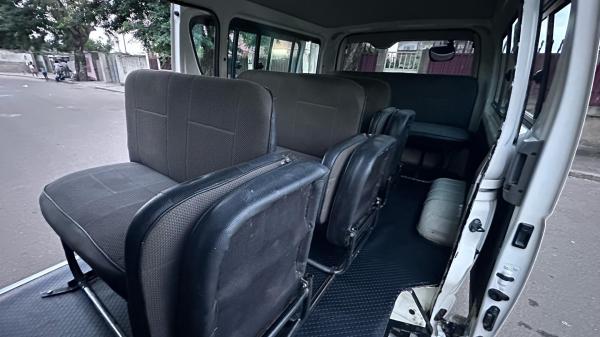 TOYOTA HIACE QUANTAM